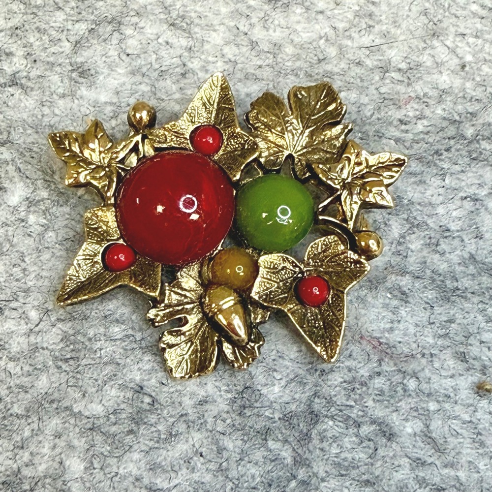 Vintage Gold Tone Ivy Leaf Acorn Brooch Red Green Cabochon Autumn Holiday Pin‎